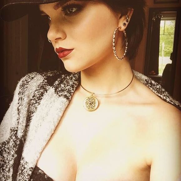 Meet your Posher, Melissa - Picture 1 of 1